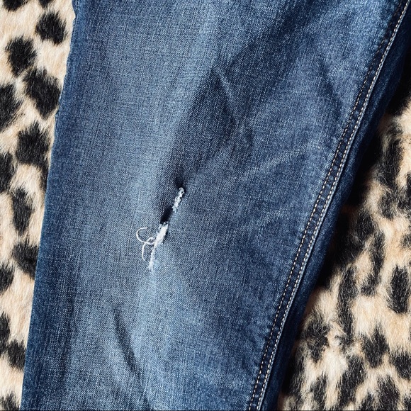 Old Navy Boyfriend distressed skinny jeans - Picture 5 of 10